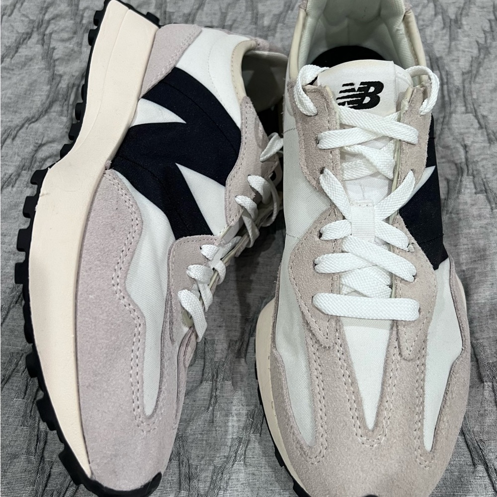 NEW BALANCE-327 Sneaker. Size 8. Grey/White. Gently worn, excellent condition.